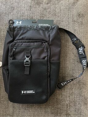 Under Armour Black Men's Sling Pack with Logo Strap